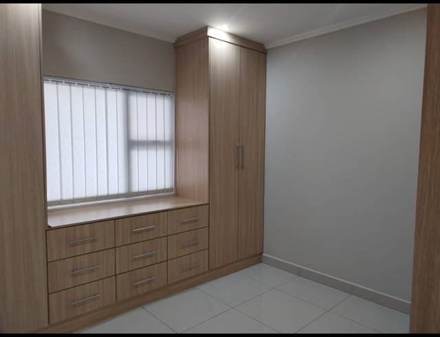2 BEDROOM APARTMENT FOR SALE IN UMHLANGA RIDGE